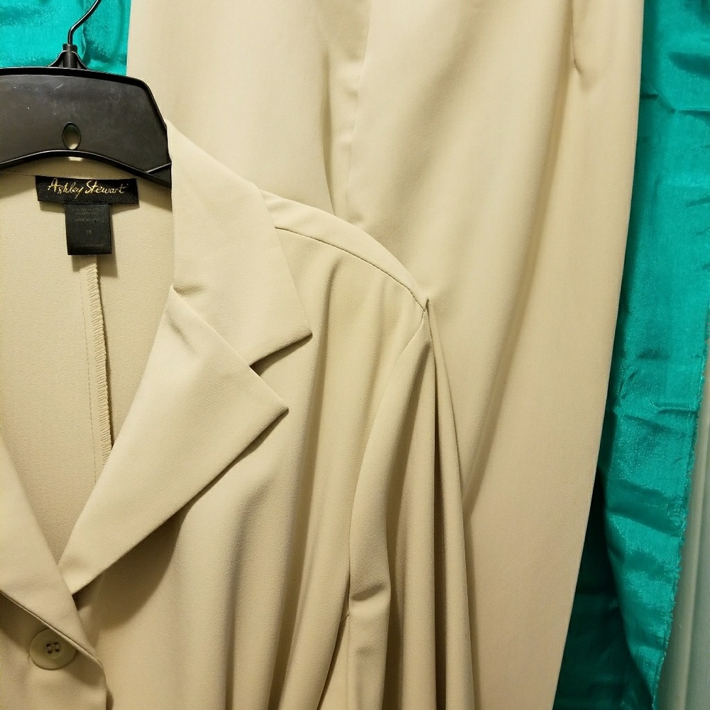 Pant suit